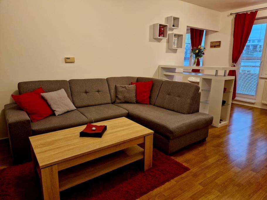 Slnecny Byt V Blizkosti Historickeho Centra Trenčín 외부 사진